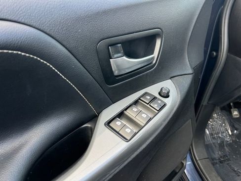 Used 2018 Toyota Sienna SE image 11