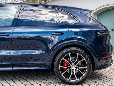 Used 2024 Porsche Cayenne S image 5