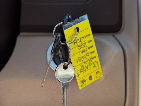 Used 2018 RAM 1500 SLT image 9