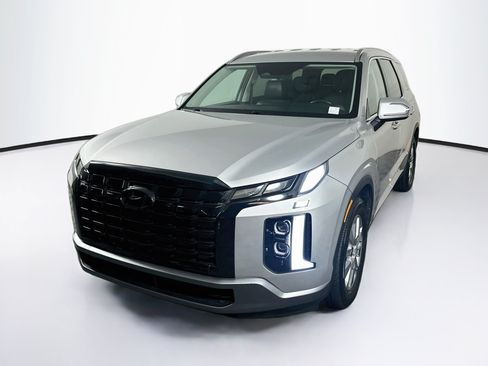 Used 2025 Hyundai Palisade SEL FWD image 3