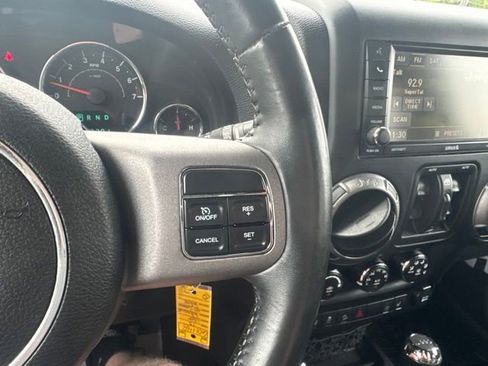Used 2013 Jeep Wrangler Unlimited Sahara AWD/4WD image 21