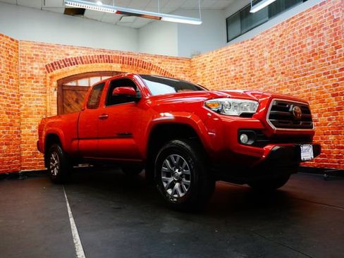 Used 2019 Toyota Tacoma SR5 AWD/4WD image 3