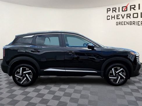 Used 2026 Nissan Kicks SV w/ SV Premium Package FWD image 9