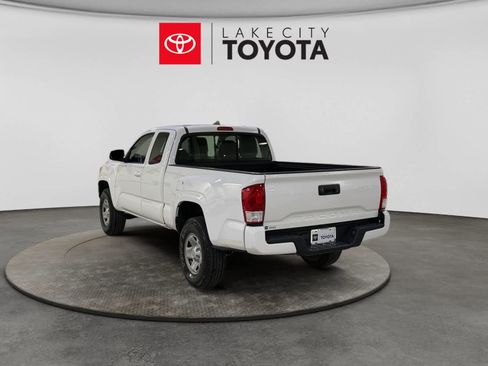 Used 2017 Toyota Tacoma SR w/ SR Convenience Package RWD image 5