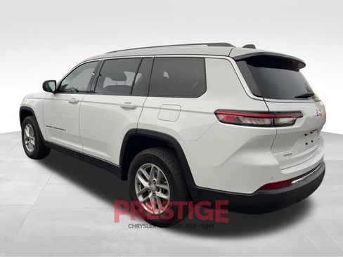 Used 2023 Jeep Grand Cherokee L Laredo image 7