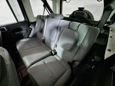 Used 2024 Jeep Wrangler Unlimited image 22