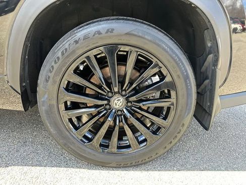 Used 2023 Toyota Highlander XSE AWD/4WD image 17