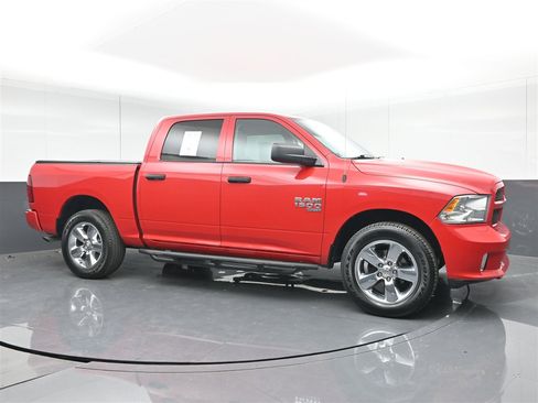 Used 2019 RAM 1500 Express w/ Express Value Package image 3