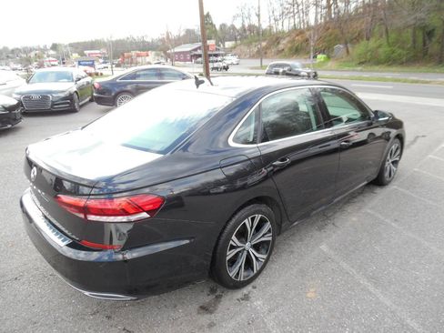 Used 2022 Volkswagen Passat 2.0T SE FWD image 6
