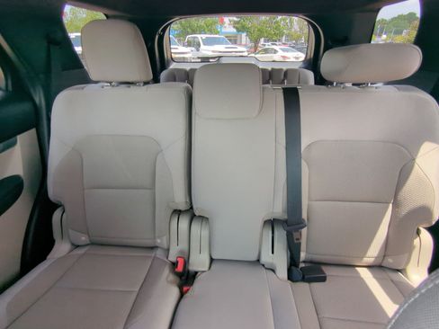 Used 2019 Ford Explorer XLT FWD image 24