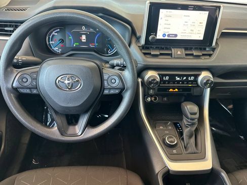 Used 2025 Toyota RAV4 XLE AWD/4WD image 17