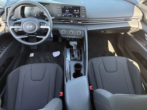 New 2025 Hyundai Elantra SE image 10