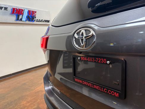 Used 2018 Toyota Highlander LE AWD/4WD image 34