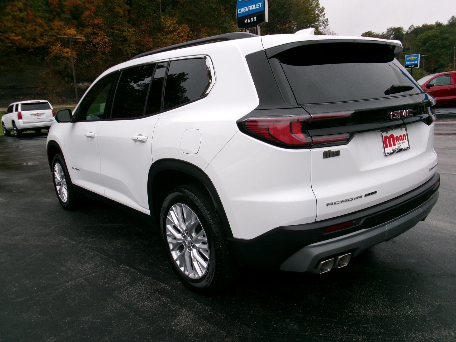 Used 2026 GMC Acadia Elevation w/ Elevation Premium Package AWD/4WD image 3