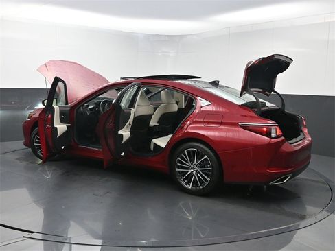 Used 2024 Lexus ES 350 w/ Premium Package image 40