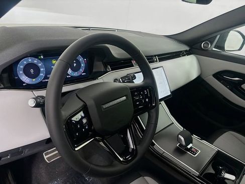 Used 2026 Land Rover Range Rover Evoque Dynamic SE AWD/4WD image 9