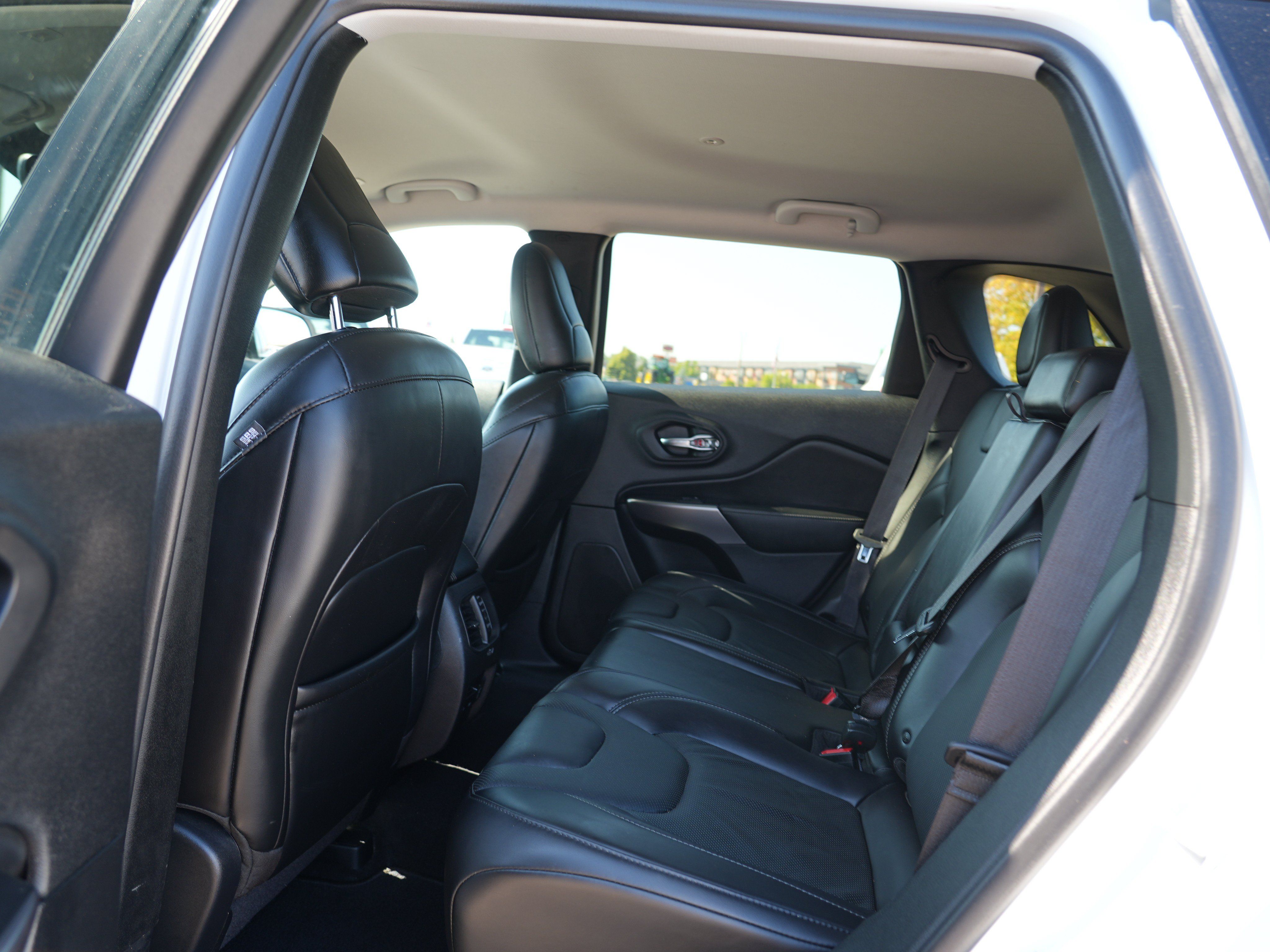 Used 2019 Jeep Cherokee Limited AWD/4WD image 20
