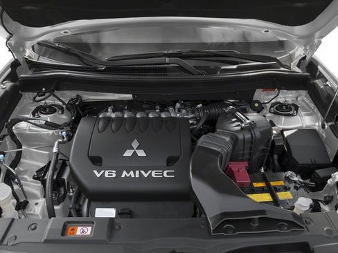 Used 2018 Mitsubishi Outlander ES AWD/4WD image 13