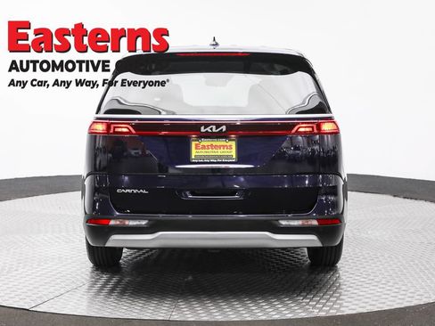 Used 2024 Kia Carnival LX FWD image 6