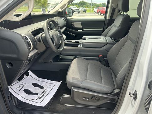 Used 2025 Ford Expedition Active AWD/4WD image 10