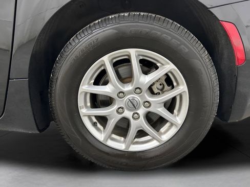 Used 2021 Chrysler Voyager Lxi image 14