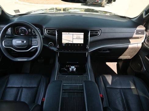 Used 2022 Jeep Wagoneer Series II AWD/4WD image 29