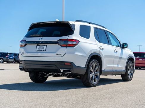 New 2025 Honda Pilot Sport image 7