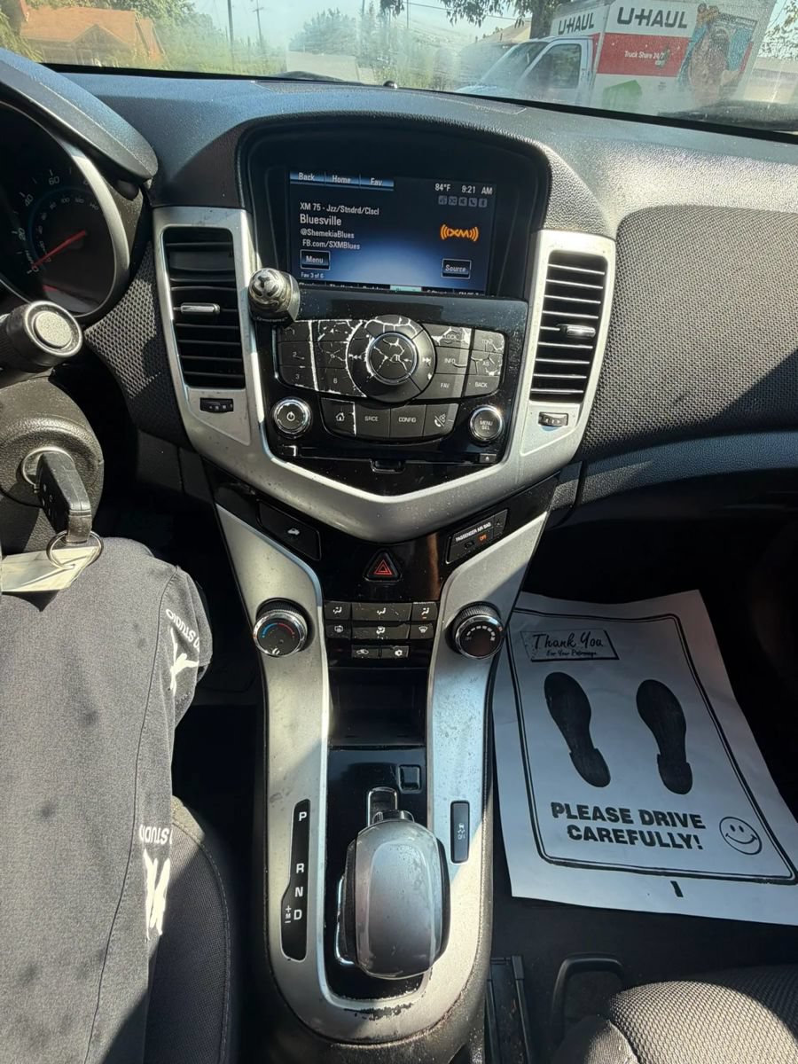 Used 2015 Chevrolet Cruze LT w/ Technology Package FWD image 10