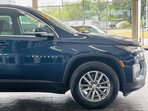 Used 2023 Chevrolet Traverse LT AWD/4WD image 5