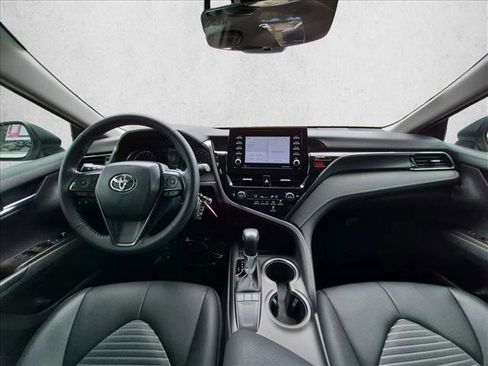 Used 2022 Toyota Camry SE FWD image 16