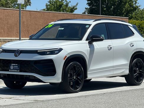 Certified 2026 Volkswagen Tiguan SE R-Line AWD/4WD image 8