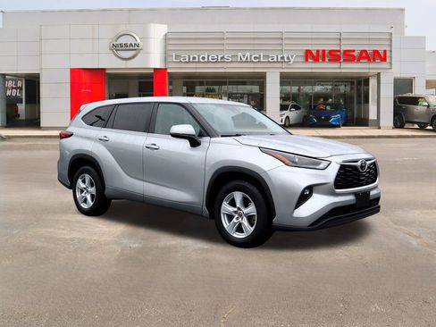 Used 2023 Toyota Highlander L image 1