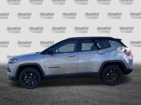 Used 2023 Jeep Compass Latitude w/ Sun and Sound Group AWD/4WD image 7