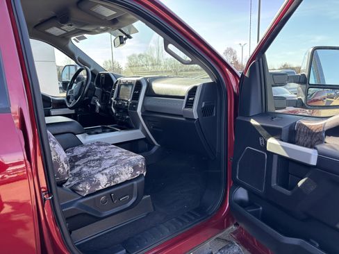 Used 2019 Ford F350 Lariat w/ Chrome Package image 16