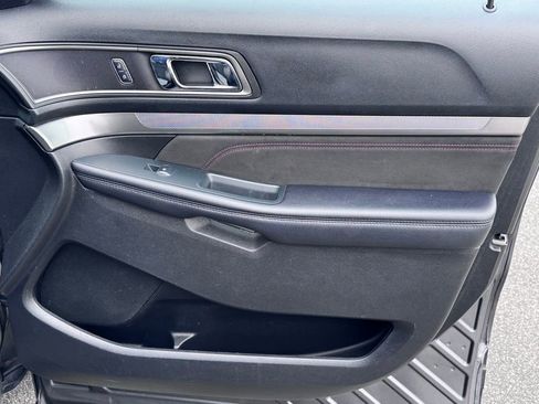 Used 2018 Ford Explorer XLT w/ Equipment Group 202A image 15