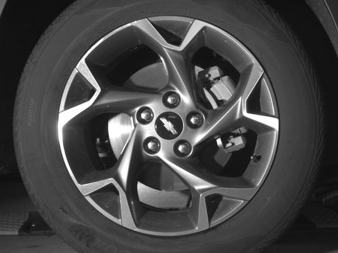 Used 2025 Chevrolet Trax LT FWD image 13