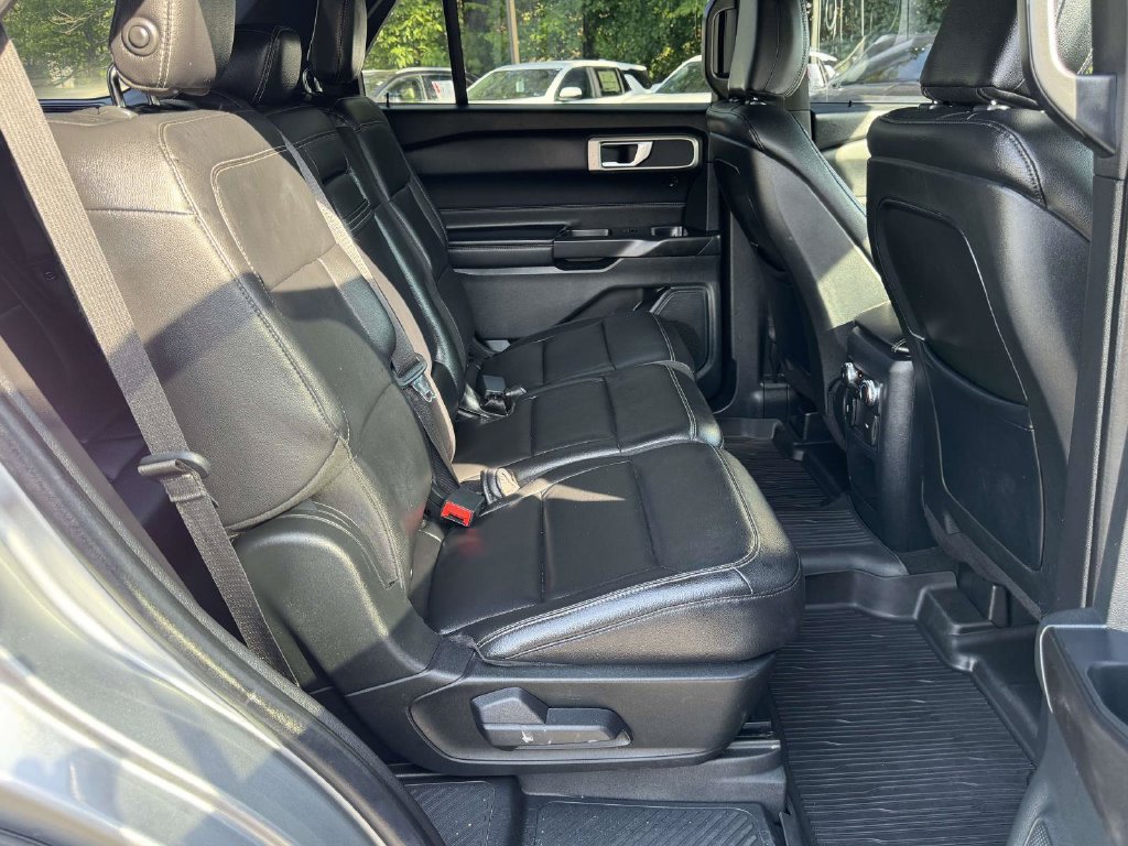 Used 2020 Ford Explorer XLT w/ Equipment Group 202A AWD/4WD image 16