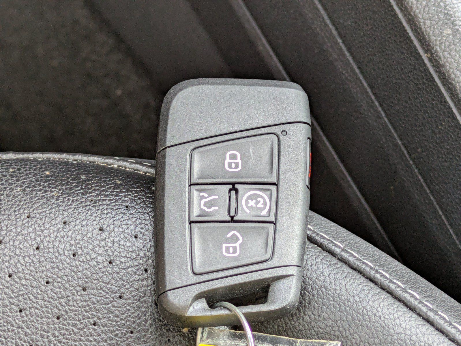 Used 2024 Volkswagen Tiguan SE R-Line FWD image 31