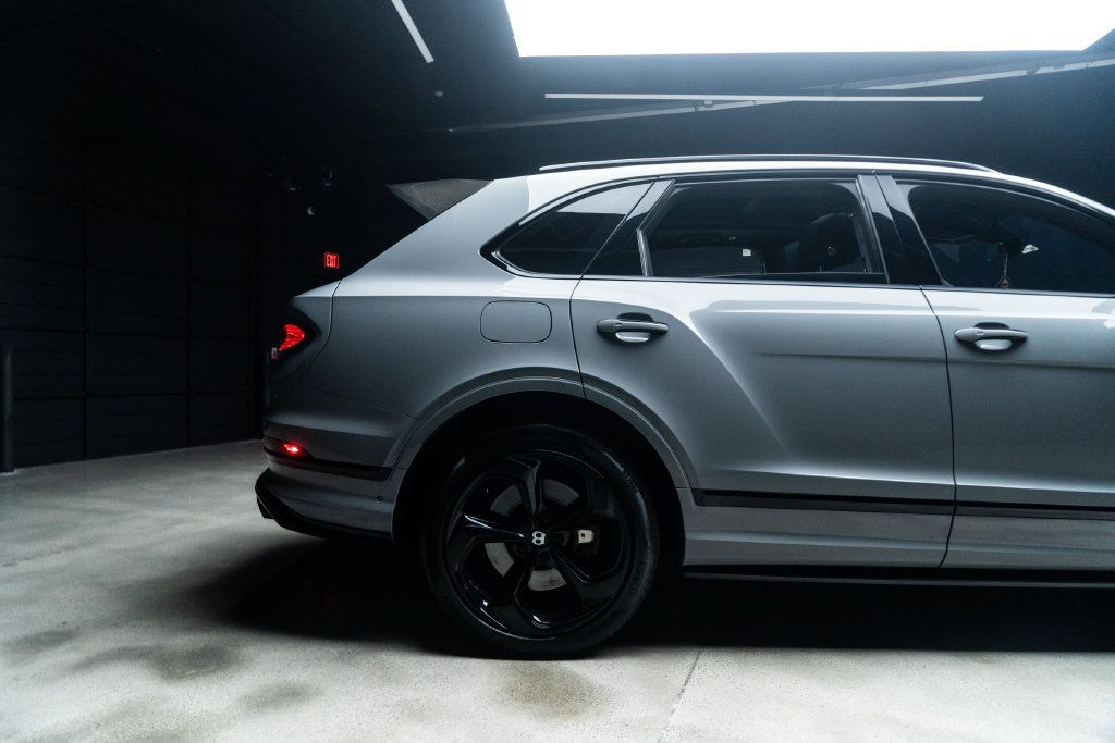 Used 2022 Bentley Bentayga AWD/4WD image 12