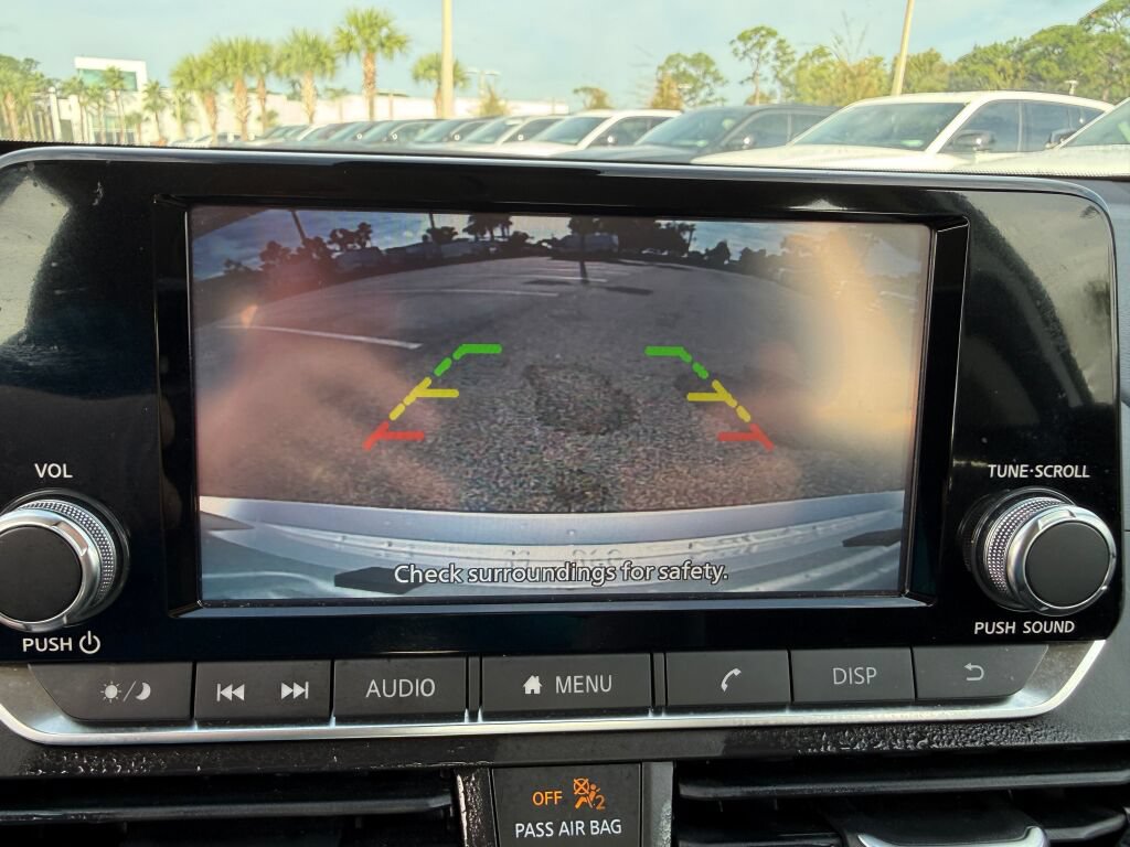Used 2024 Nissan Altima 2.5 S FWD image 24