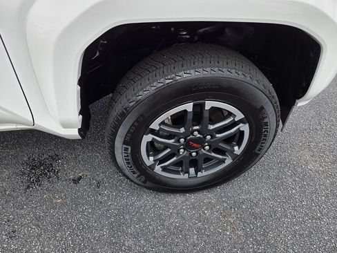 Used 2025 Toyota Tacoma TRD Sport w/ TRD Sport Premium Package AWD/4WD image 14
