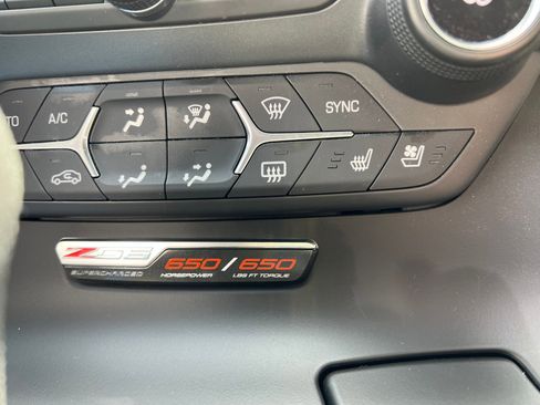 Used 2015 Chevrolet Corvette Z06 w/ 3LZ Preferred Equipment Group image 40