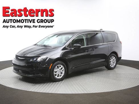 Used 2022 Chrysler Voyager LX image 58