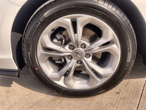 Certified 2025 Honda Accord LX image 9