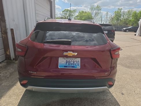 Used 2025 Chevrolet Trax LT w/ LT Convenience Package image 10