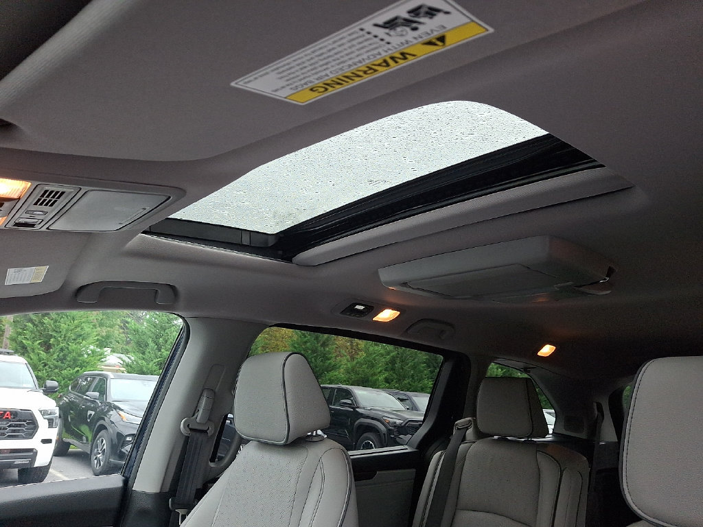 Used 2024 Honda Odyssey Elite image 16