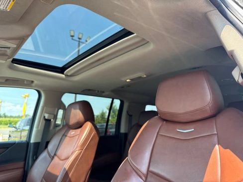 Used 2020 Cadillac Escalade ESV Luxury AWD/4WD image 38