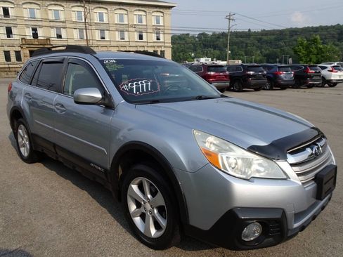 Used 2014 Subaru Outback 2.5i Premium w/ Accessory Value Package (OYX) AWD/4WD image 4