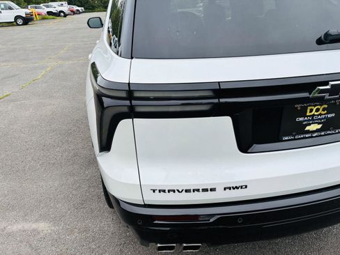 Used 2024 Chevrolet Traverse RS image 15