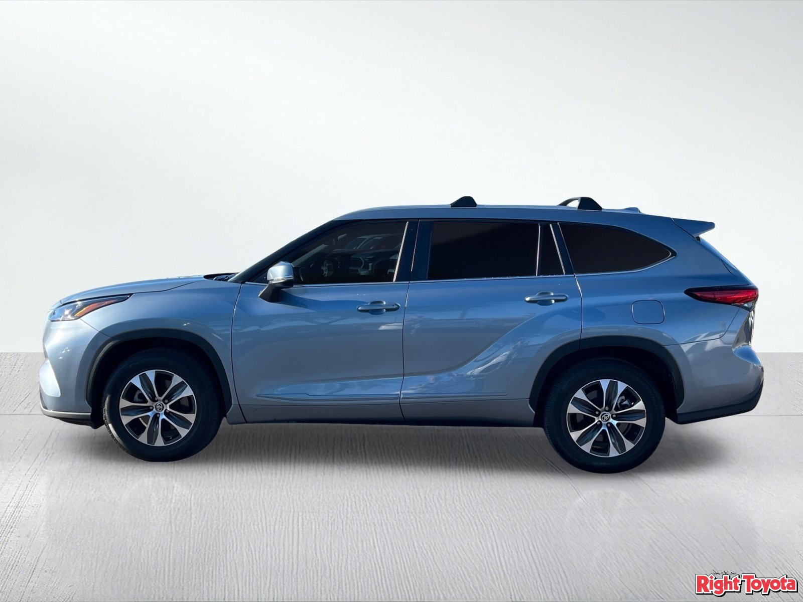 Used 2023 Toyota Highlander XLE FWD image 4